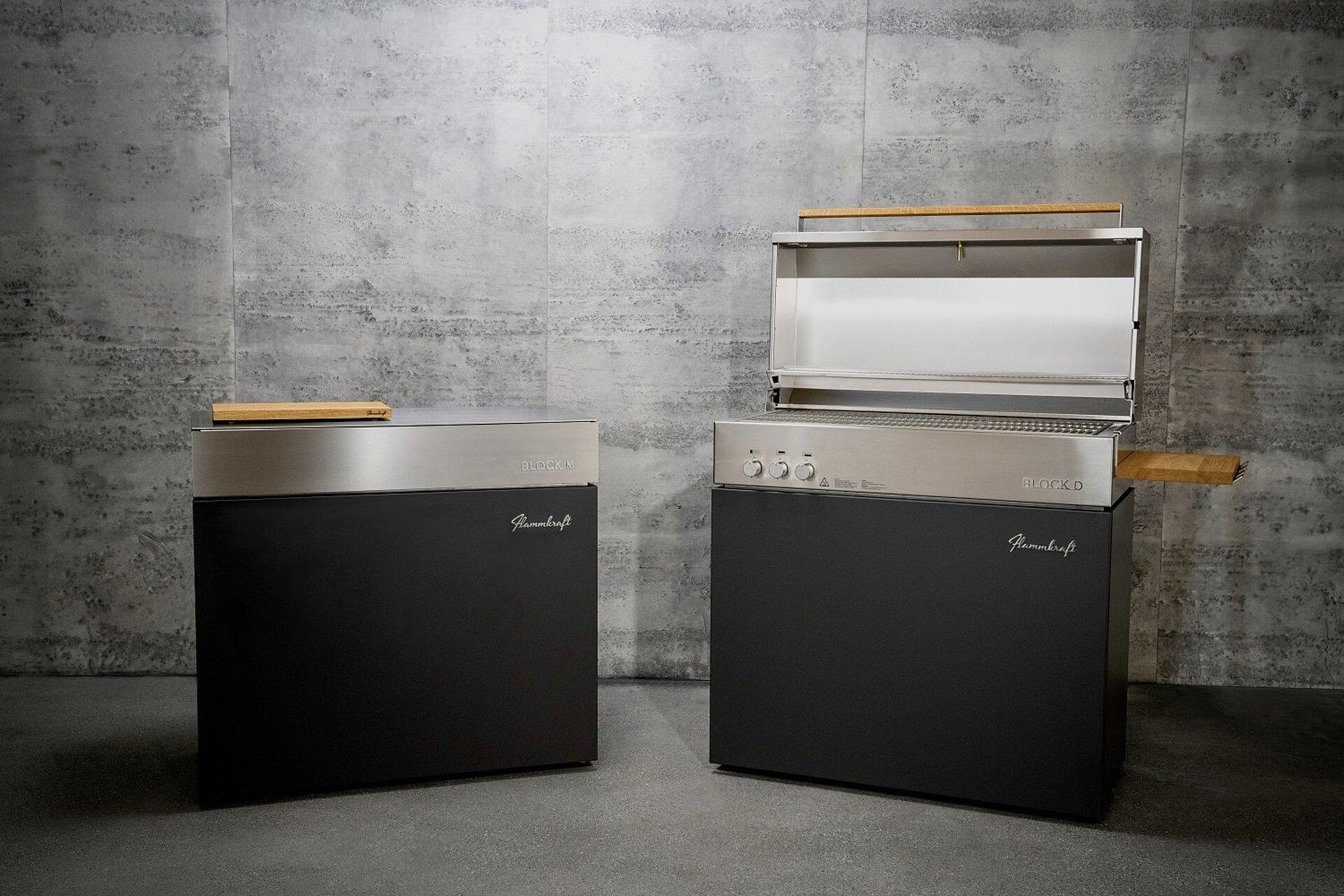 Ausstellung Flammkraft Block D und Block M welche nebeneinander zu einer Outdoorküche Außenküche zusammengestellt wurden