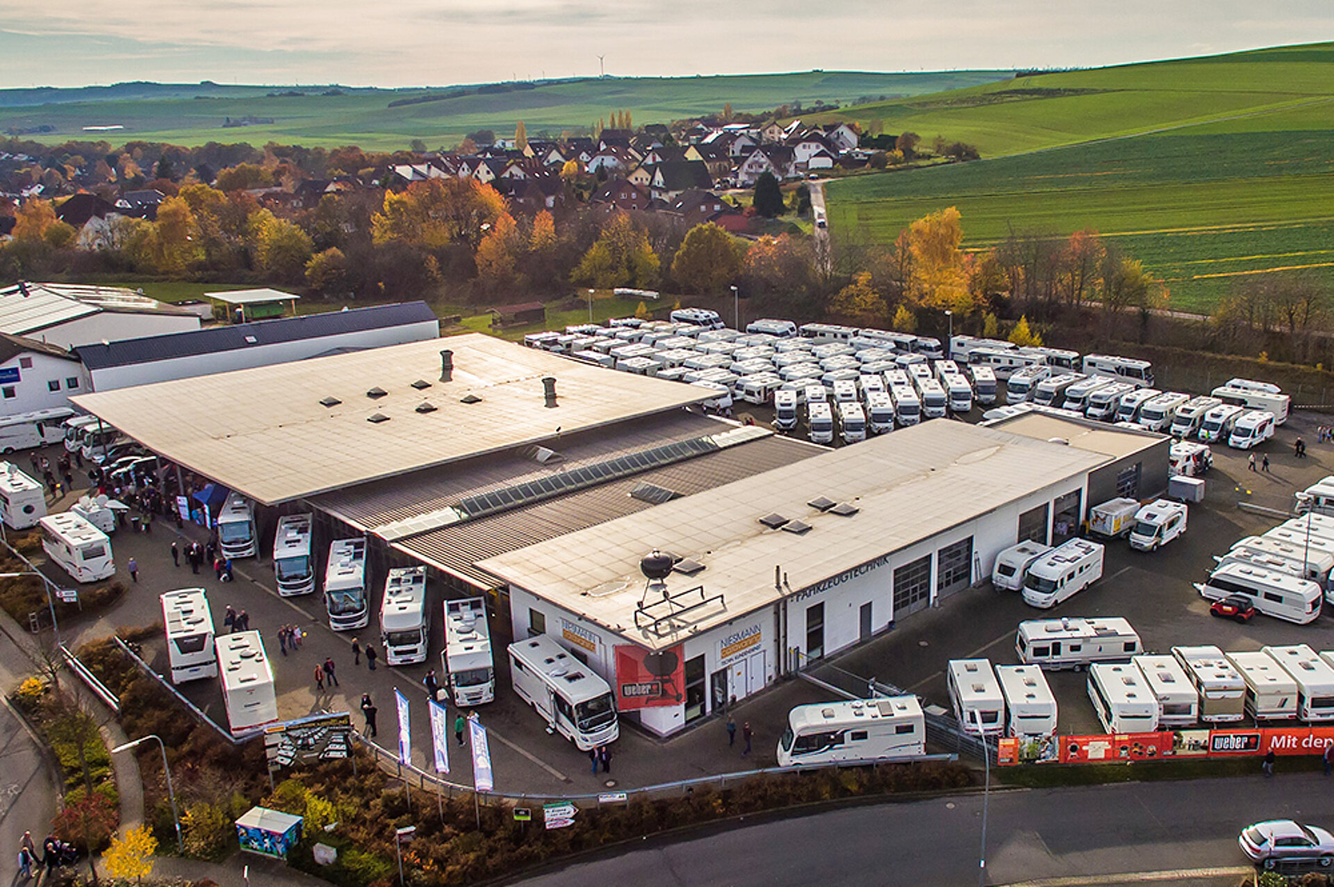 Firmenansicht von Niesmann Caravaning von oben.