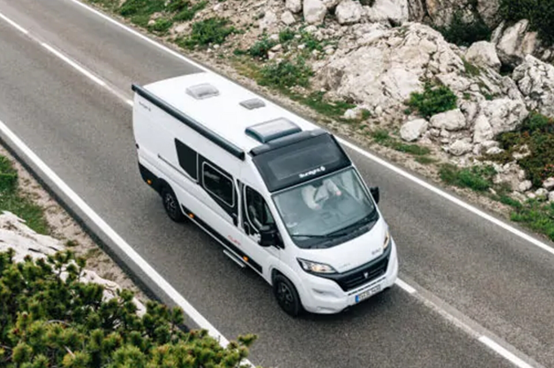 Das Modell Cliff 640 X auf einer Straße.