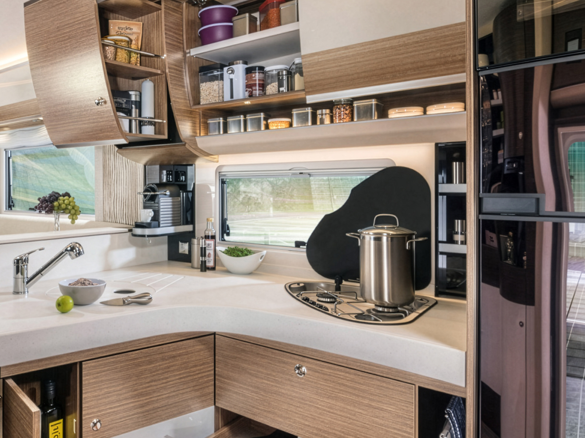 Küchenbereich im Cruiser Daily.