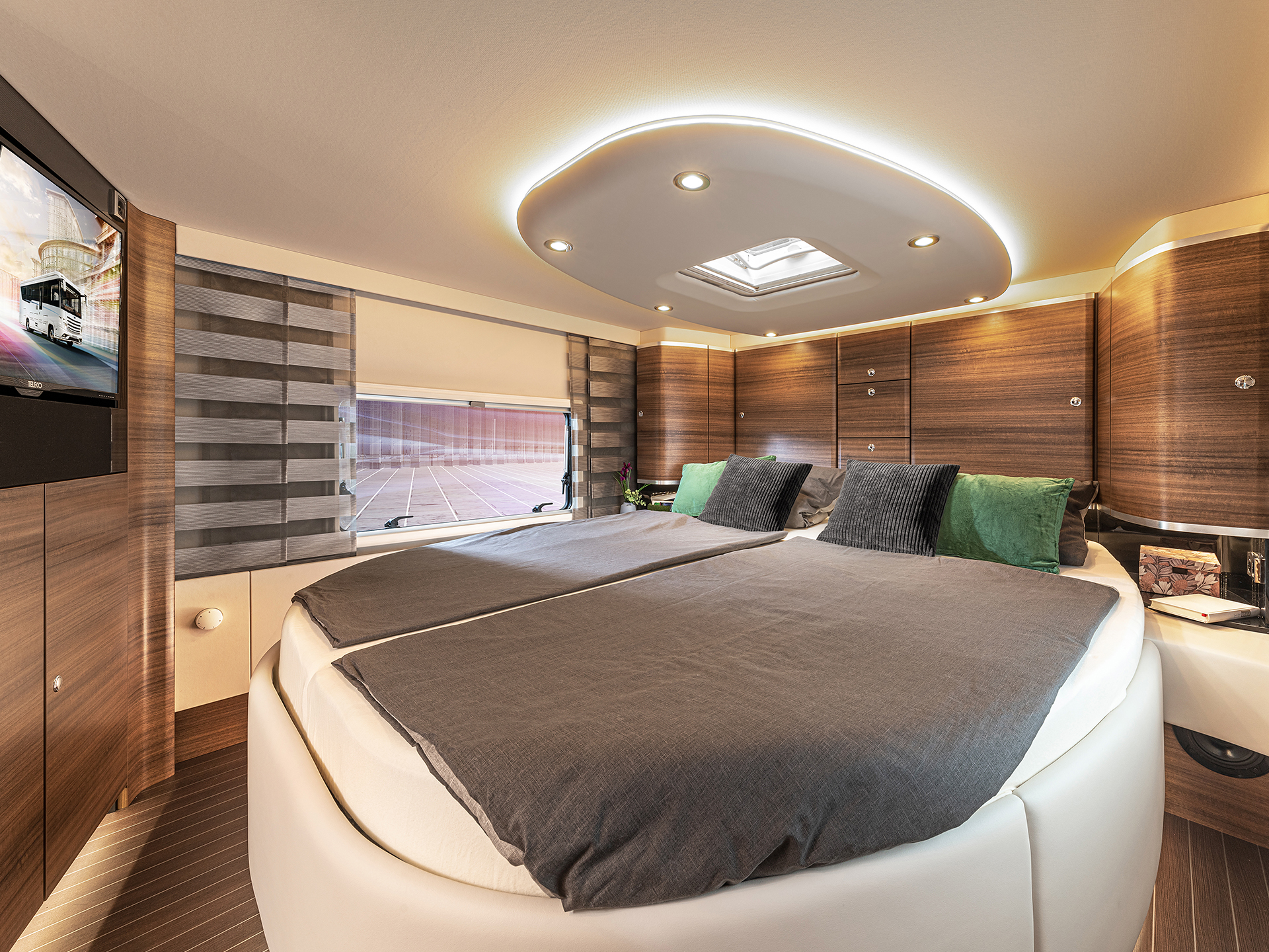 Ein Queensize-Bett im Schlafraum des Concorde Liner.